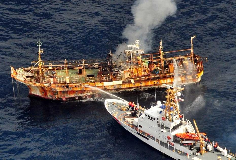 美海警队向日本"鬼船"开火 防其危及过往船只