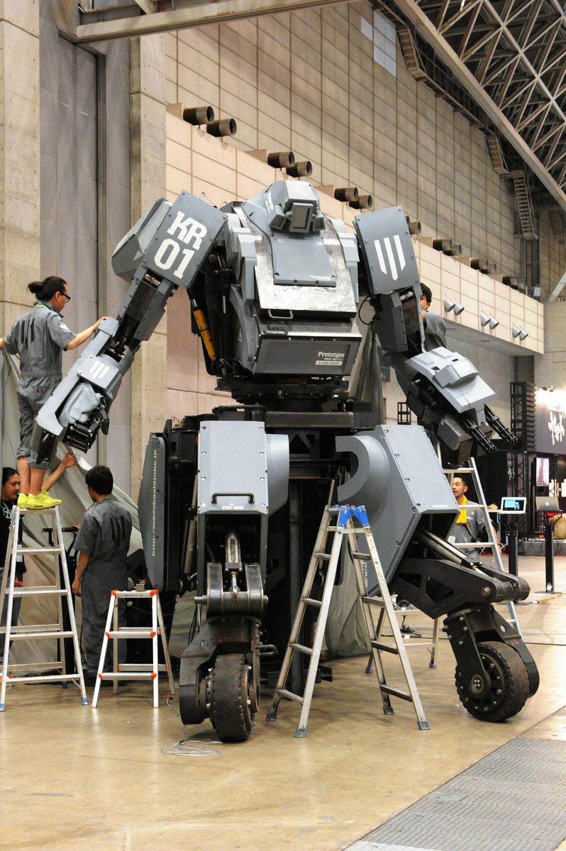 人类首个四足载人战斗机甲机器人诞生日本