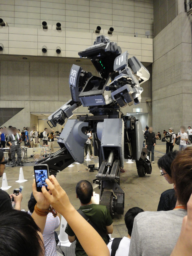 人类首个四足载人战斗机甲机器人诞生日本