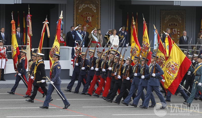 西班牙国庆日阅兵式现场