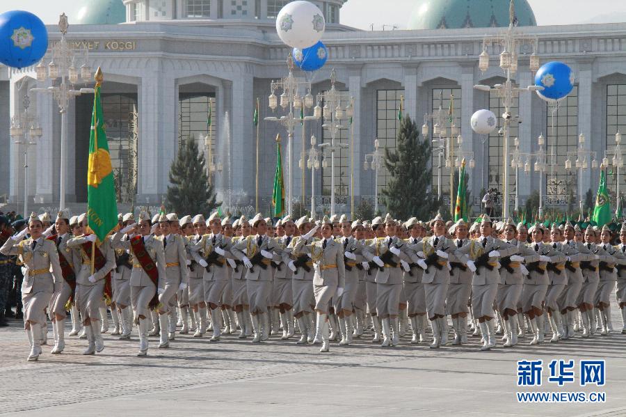 土库曼斯坦举行阅兵式庆祝独立21周年
