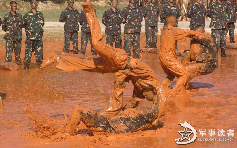 南京军区特种兵训练场险象环生