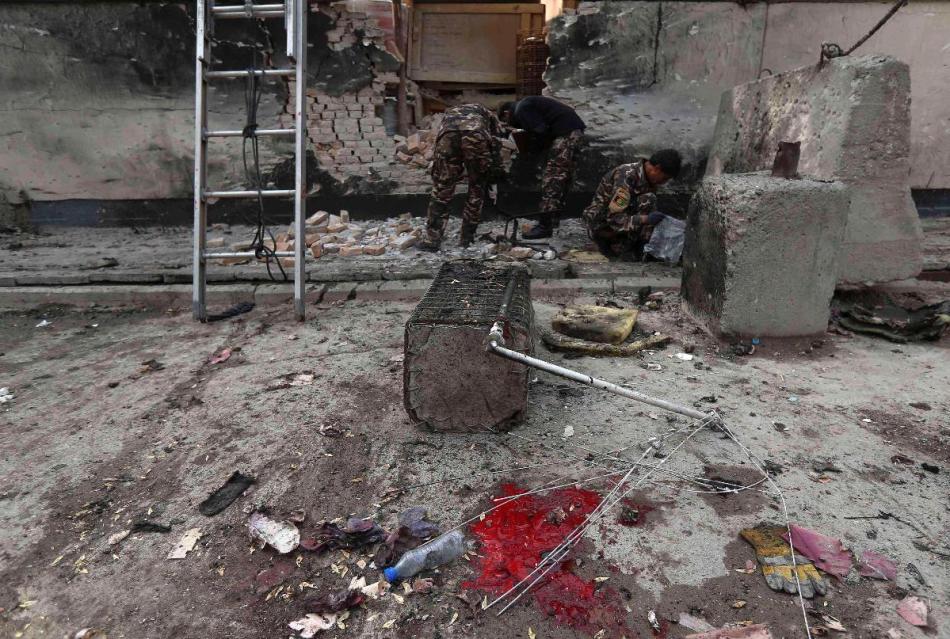阿富汗自杀爆炸现场血肉模糊