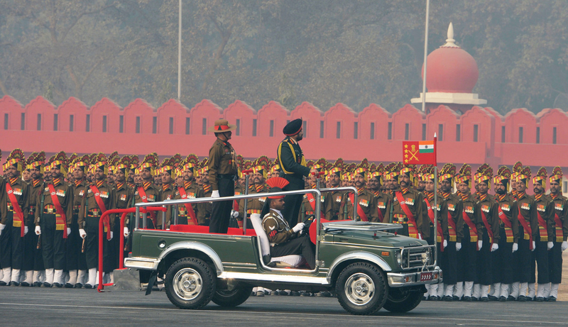 印度举行阅兵仪式庆祝建军65周年