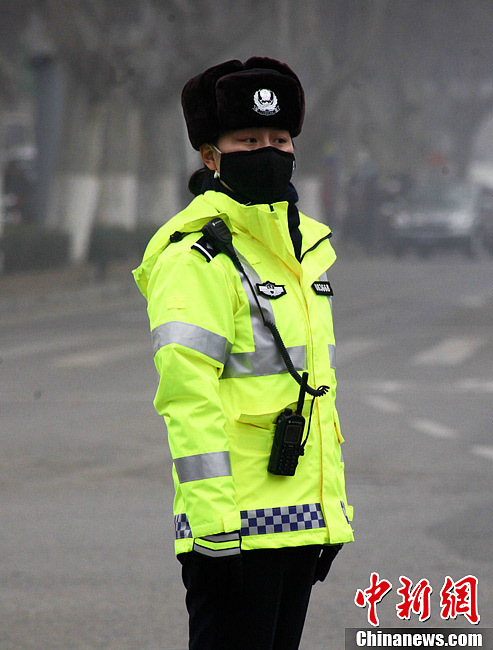 济南交警统一配发口罩上岗