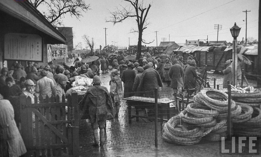 这是一组1949年国民党军队仓皇撤往长江流域的罕见老照片.