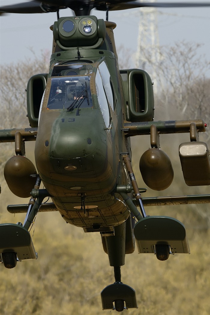 日本川崎重工生产的oh-1忍者武装直升机