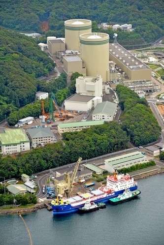 核燃料运抵日高滨核电站 民众表不满集体抗议