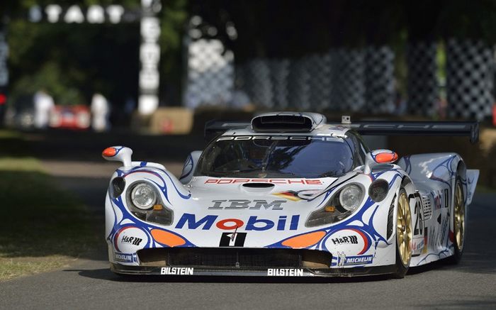 18. 1998年保时捷911gt1完成了第一和第二段勒芒耐力赛.