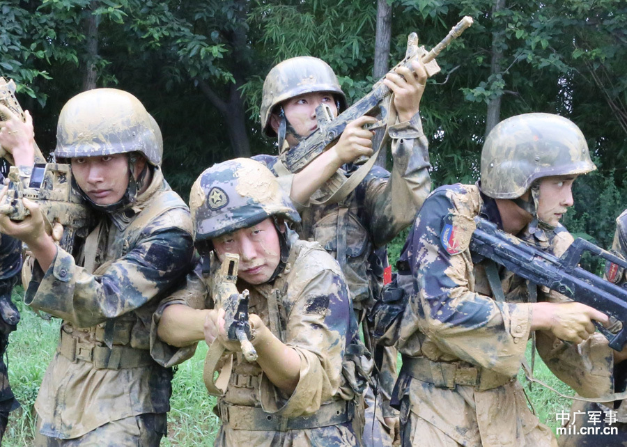 34 解放军特种兵极限训练挺吓人