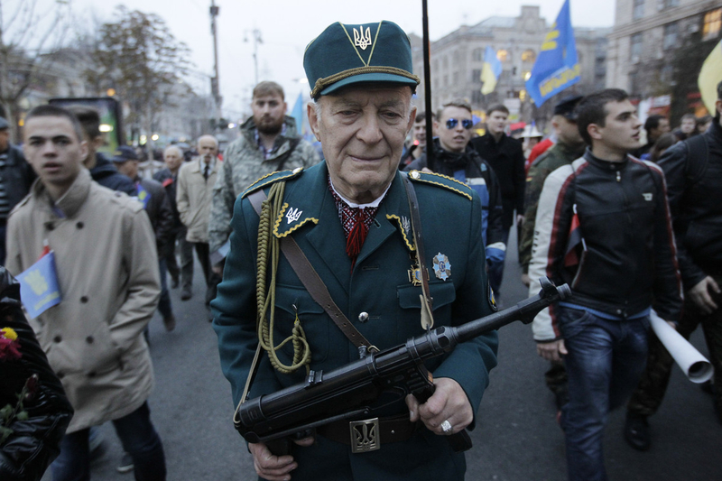 乌克兰民众游行纪念起义军成立71周年