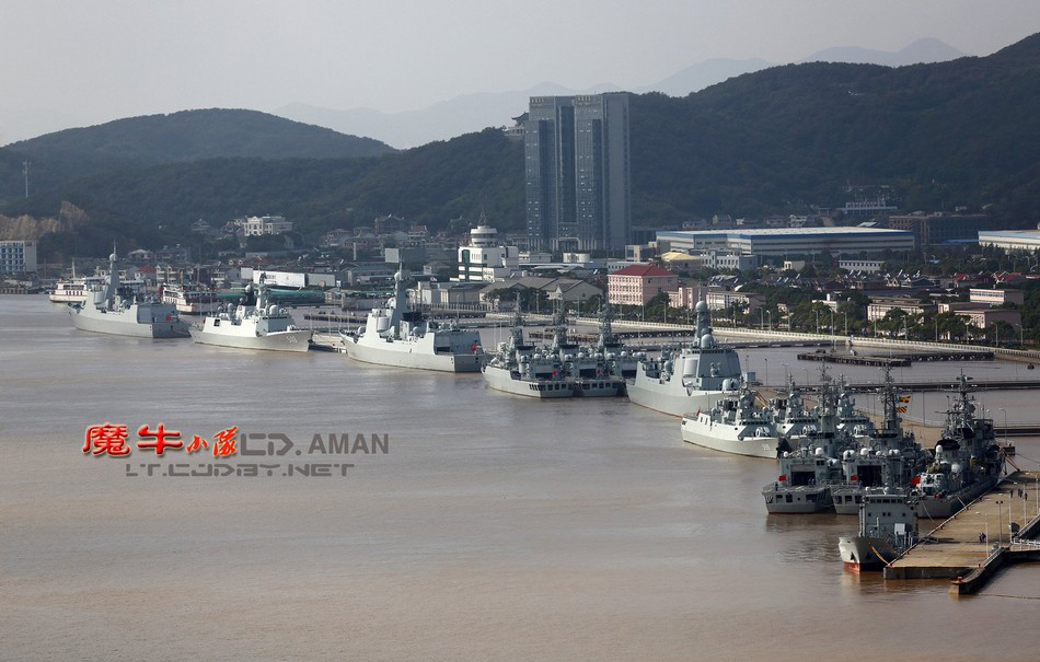 网友拍摄到的3艘052c驱逐舰齐聚中国海军东海舰队舟山军港(图片来源
