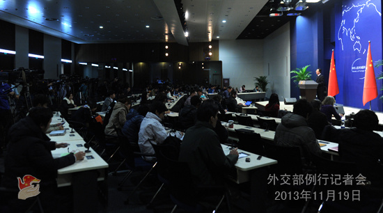 2013年11月19日外交部发言人洪磊主持例行记者会