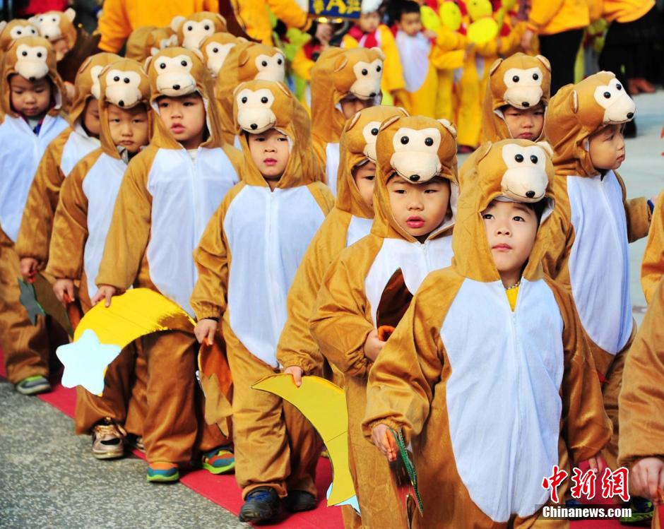 福州一幼儿园举办十二生肖趣味运动会