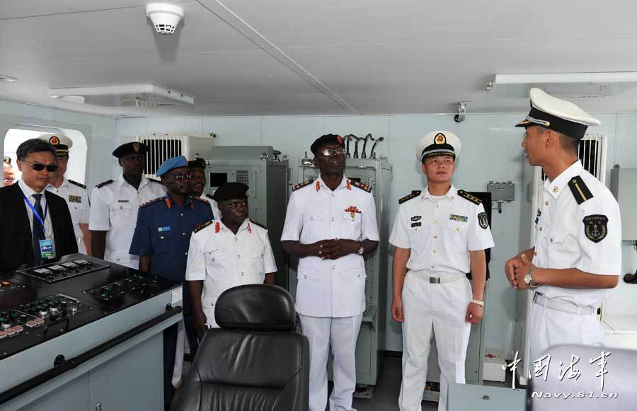 海军071型坞登舰访问坦桑尼亚