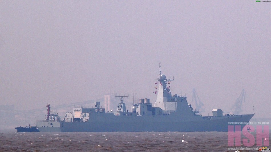 我海军首艘052d级驱逐舰服役