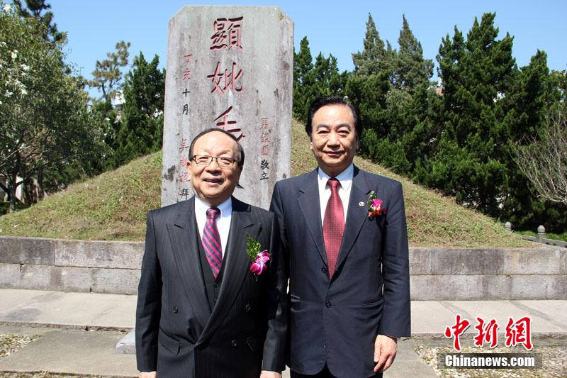 蒋介石之孙国民党副主席蒋孝严回奉化老家祭祖