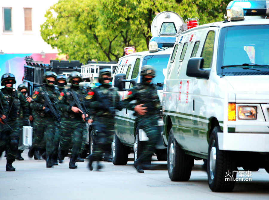 驻上海武警装备先进威风凛凛