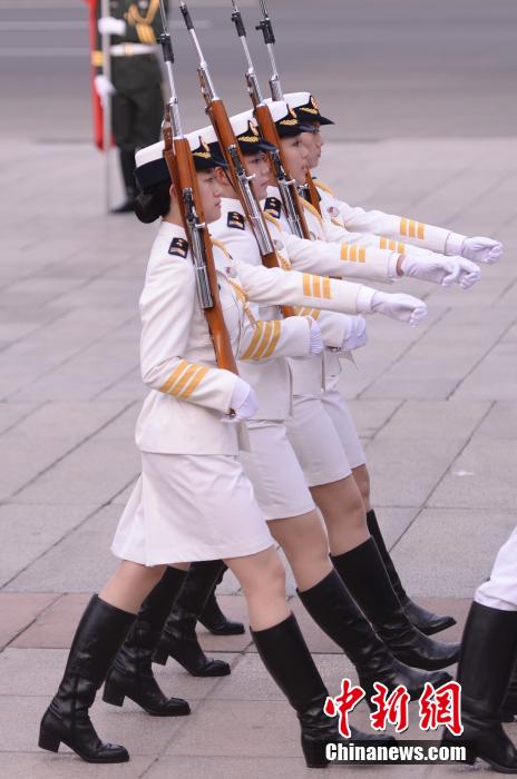 解放军三军仪仗队女仪仗兵一展风采