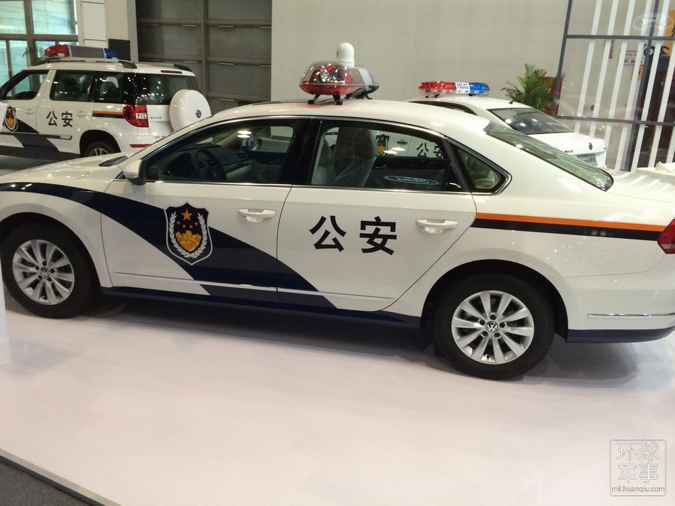 国产警用越野车如同移动堡垒