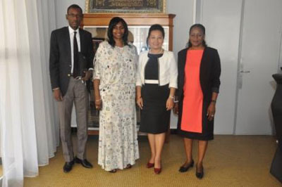 驻塞内加尔大使夫人刘红会见"服务塞内加尔"基金会