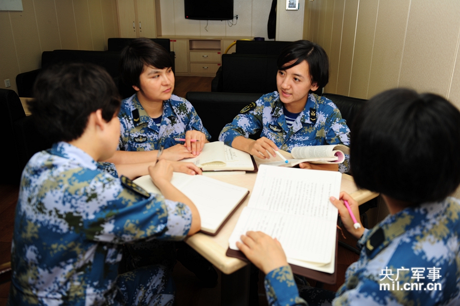 海军维族女学员毕业重返辽宁舰