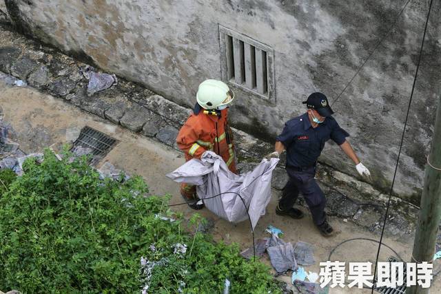 复兴航空澎湖空难现场满目疮痍机身散落民宅