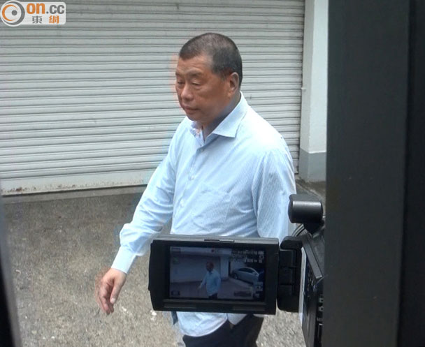香港廉政公署人员进入壹传媒主席黎智英大宅调查
