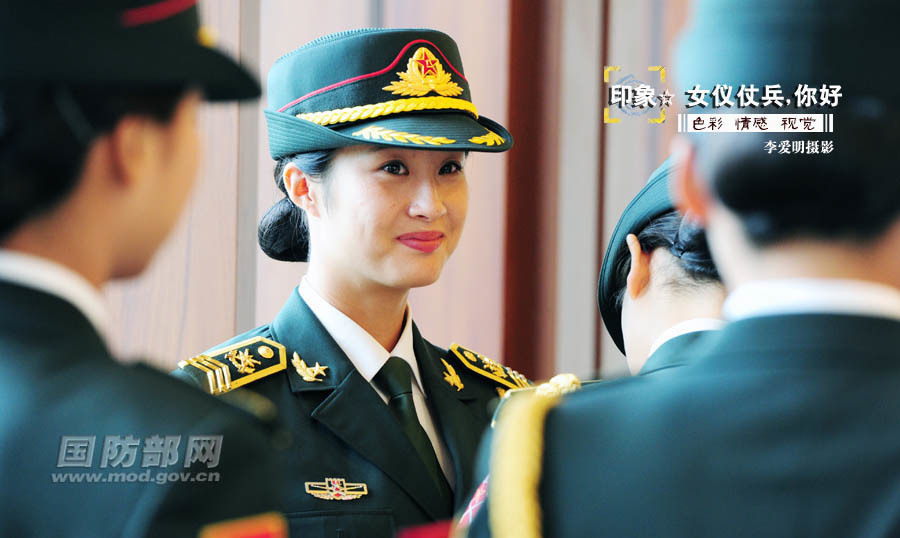 中国军方公开女仪仗兵写真照