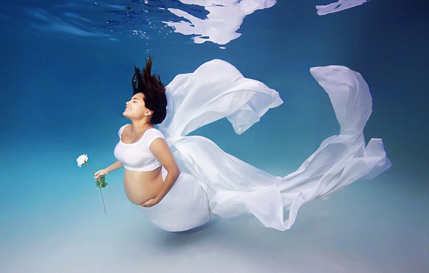 美摄影师拍摄唯美孕妇水下写真照