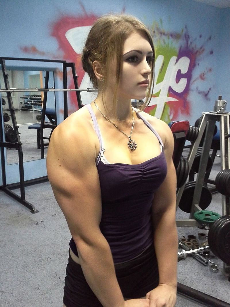 俄罗斯肌肉芭比身材超猛男 萝莉脸庞汉子心