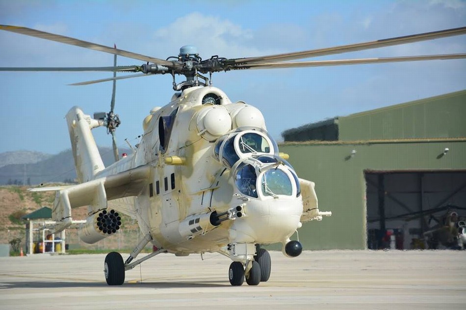 近日,国外媒体曝光了一组塞浦路斯空军部队装备的米-35武装直升机的