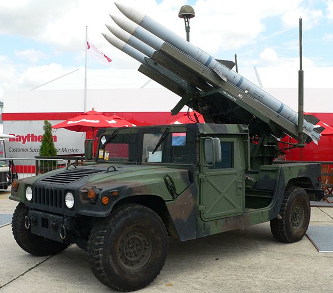车载防空aim-120先进中程空对空导弹的悍马车型