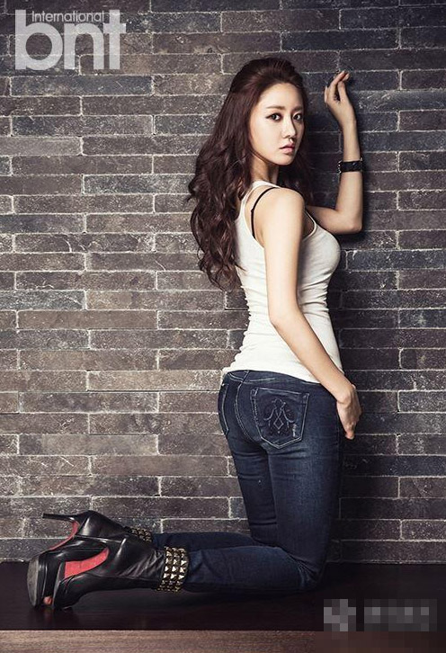 韩国最美身材女星曝性感健身照