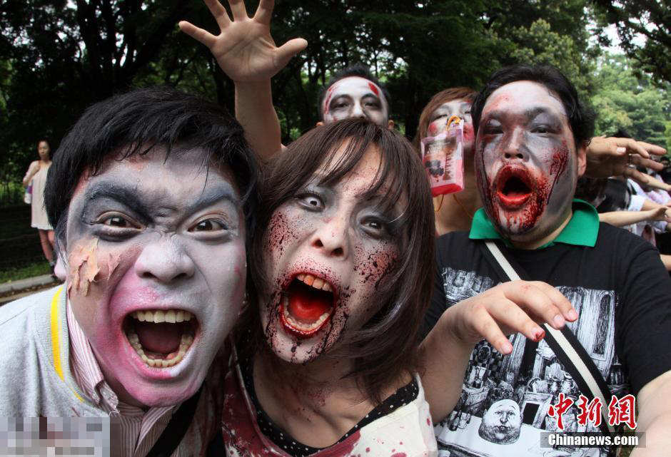 日本举办僵尸大赛 市民街头扮恐怖僵尸