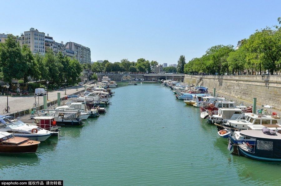 法国巴黎圣马丁运河美丽风光