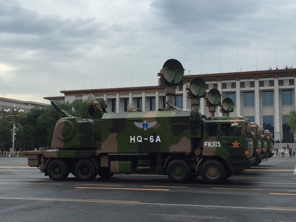 阅兵现场的红旗-6a防空导弹雷达车 鸣谢摄影:北风之神 阅兵现场的红旗