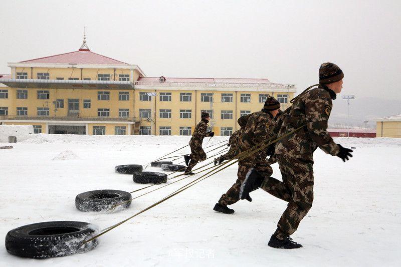 拉力跑,雪地拔河……没错,咱们兵哥哥就是要练兵,天再寒冷也不怕!