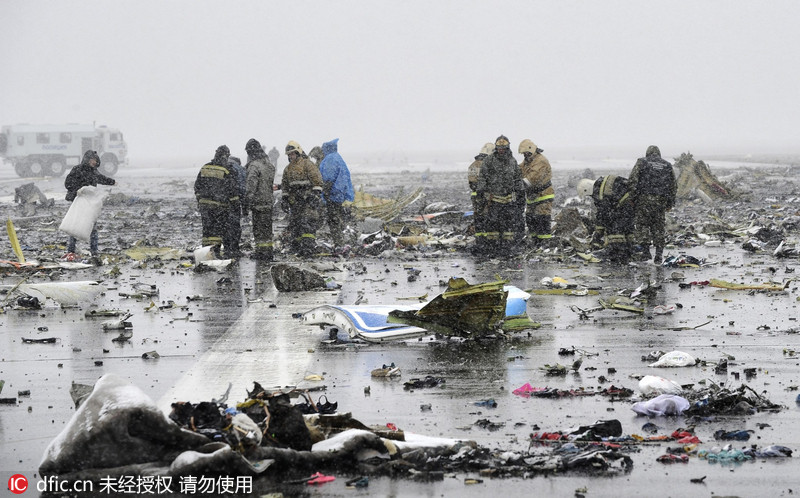 迪拜客机坠毁现场曝光飞机残骸散落满地图