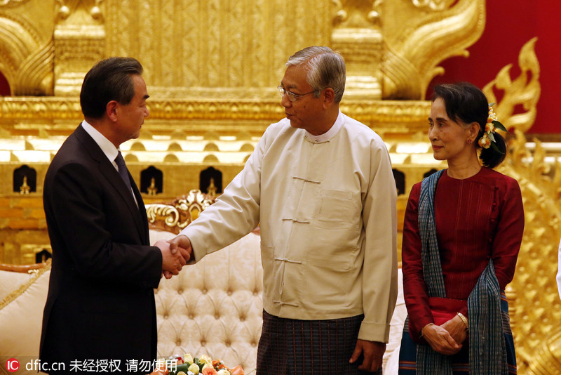外交部长王毅访问缅甸与总统吴廷觉举行会谈