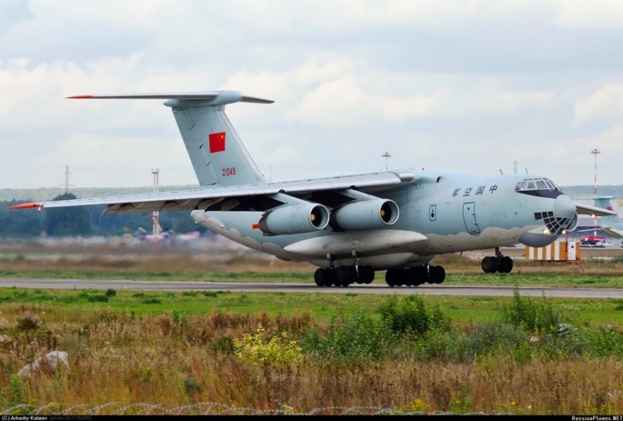 8 疑似中国空军涂装伊尔78现身