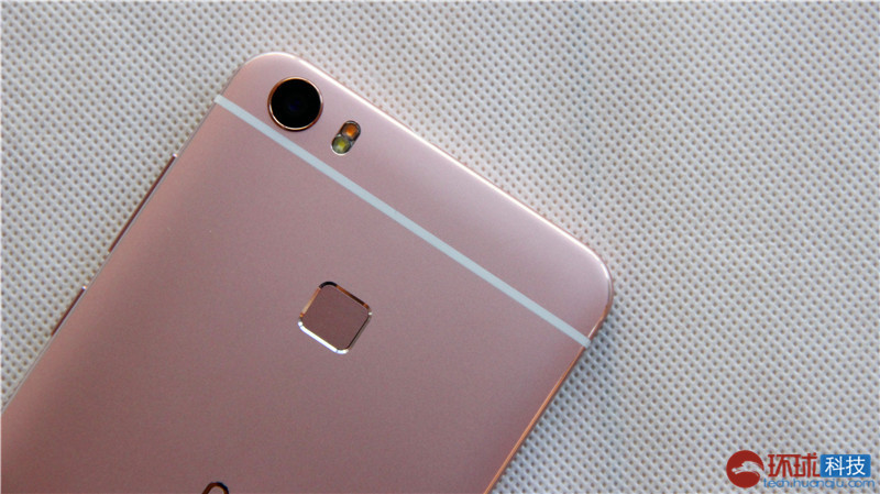 41 vivo xplay5双色图赏:玫瑰金香槟金哪个更美?