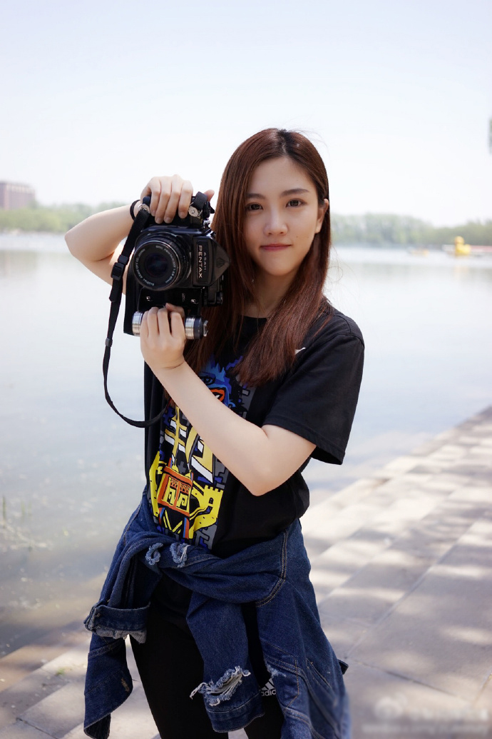 囧美女主持人微博互动老马一年后才回