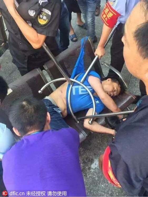 广西男子在深圳沙井客运站持刀砍人 5男2女7人受伤