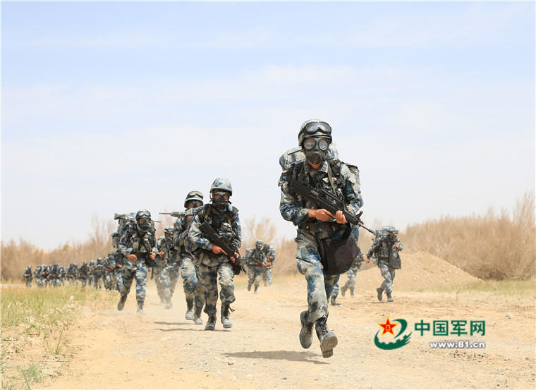 11 高原跨昼夜拉练负重近40公斤