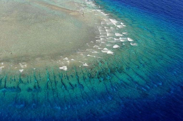 中国军方发布南沙迷人航拍照