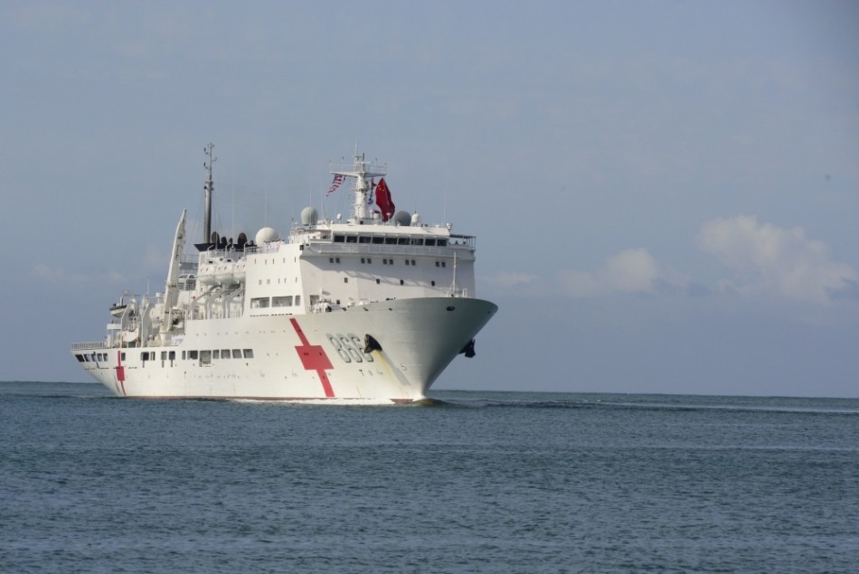 中国海军舰队在美国大秀技能