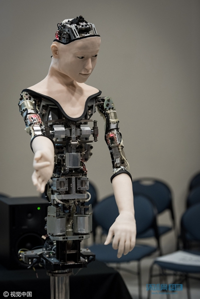 7 日本半身人形机器人 拥有拟人的脸和拟人的心