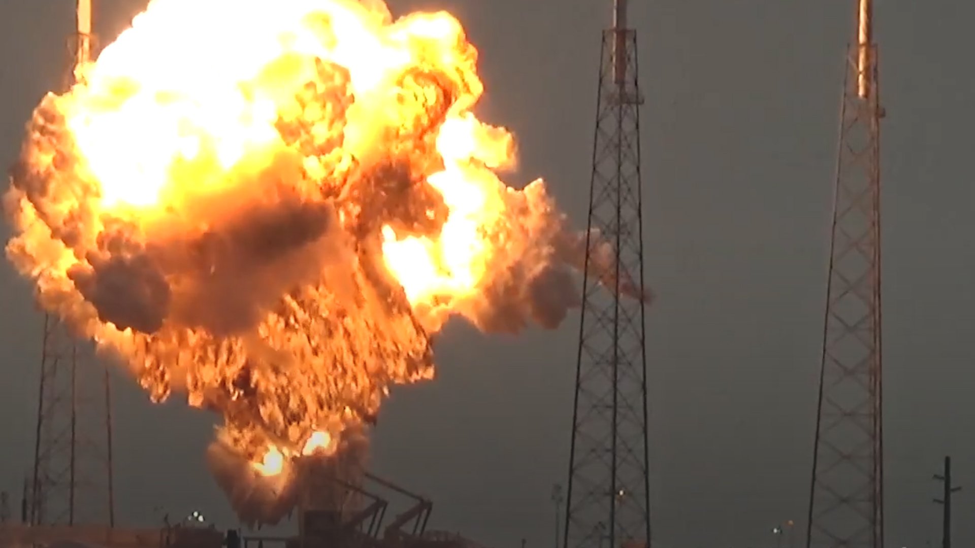 美国spacex公司猎鹰9号火箭发射台爆炸