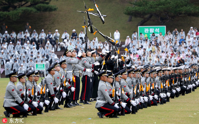 8 韩国庆建军节68周年 女特种兵表演徒手劈砖